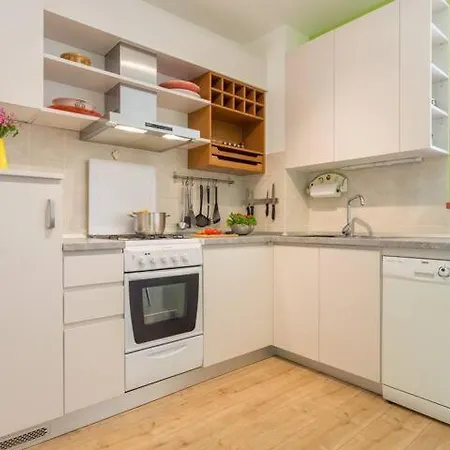 Helena Apartment